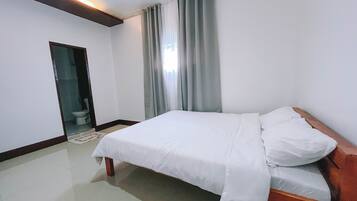 Desk, blackout drapes, free WiFi, bed sheets