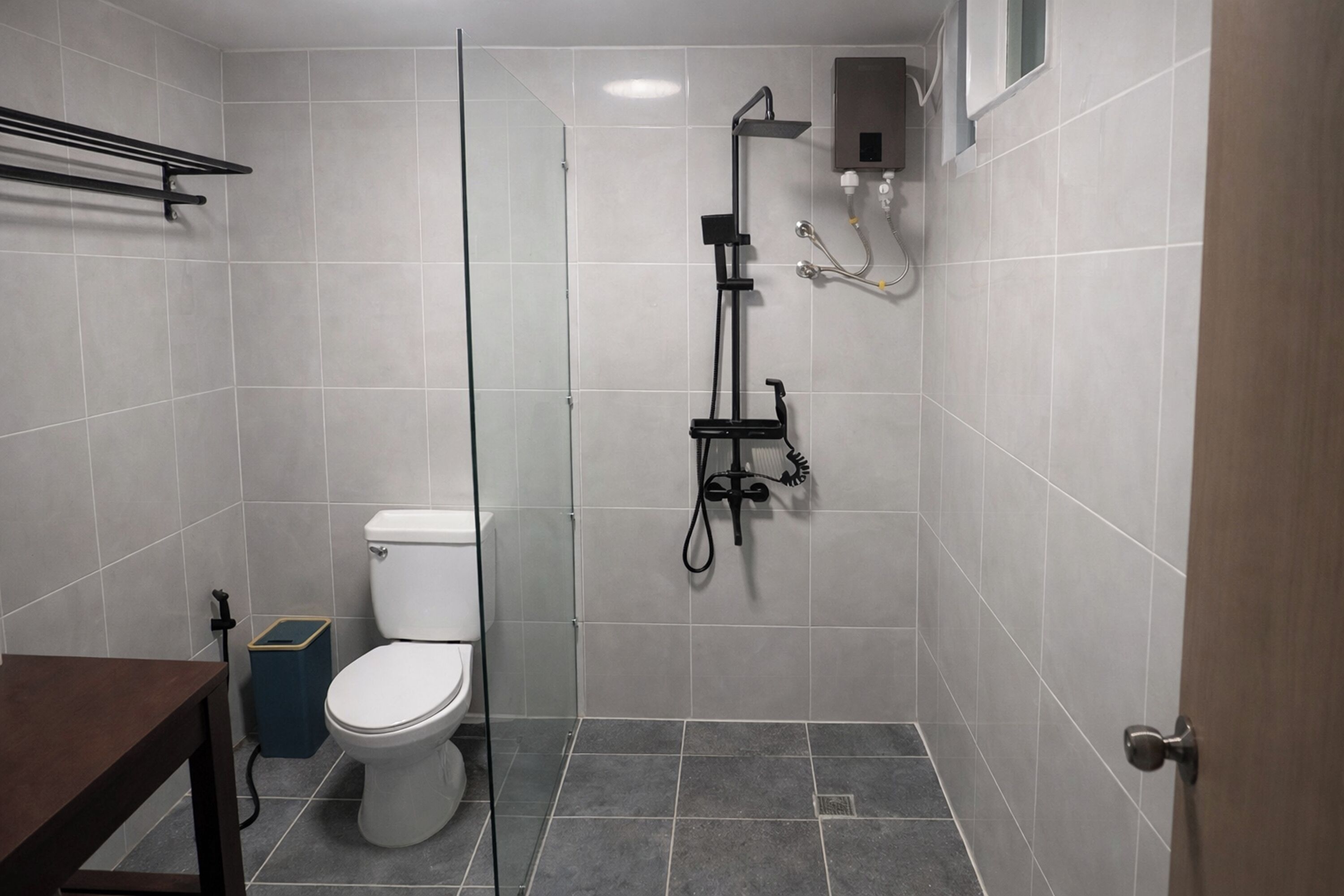 Ducha, cabezal de ducha tipo lluvia, artículos de tocador gratuitos