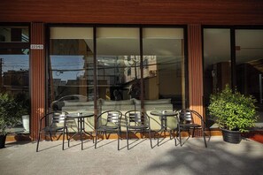 Dagelijks continentaal ontbijt (THB 150 per persoon)