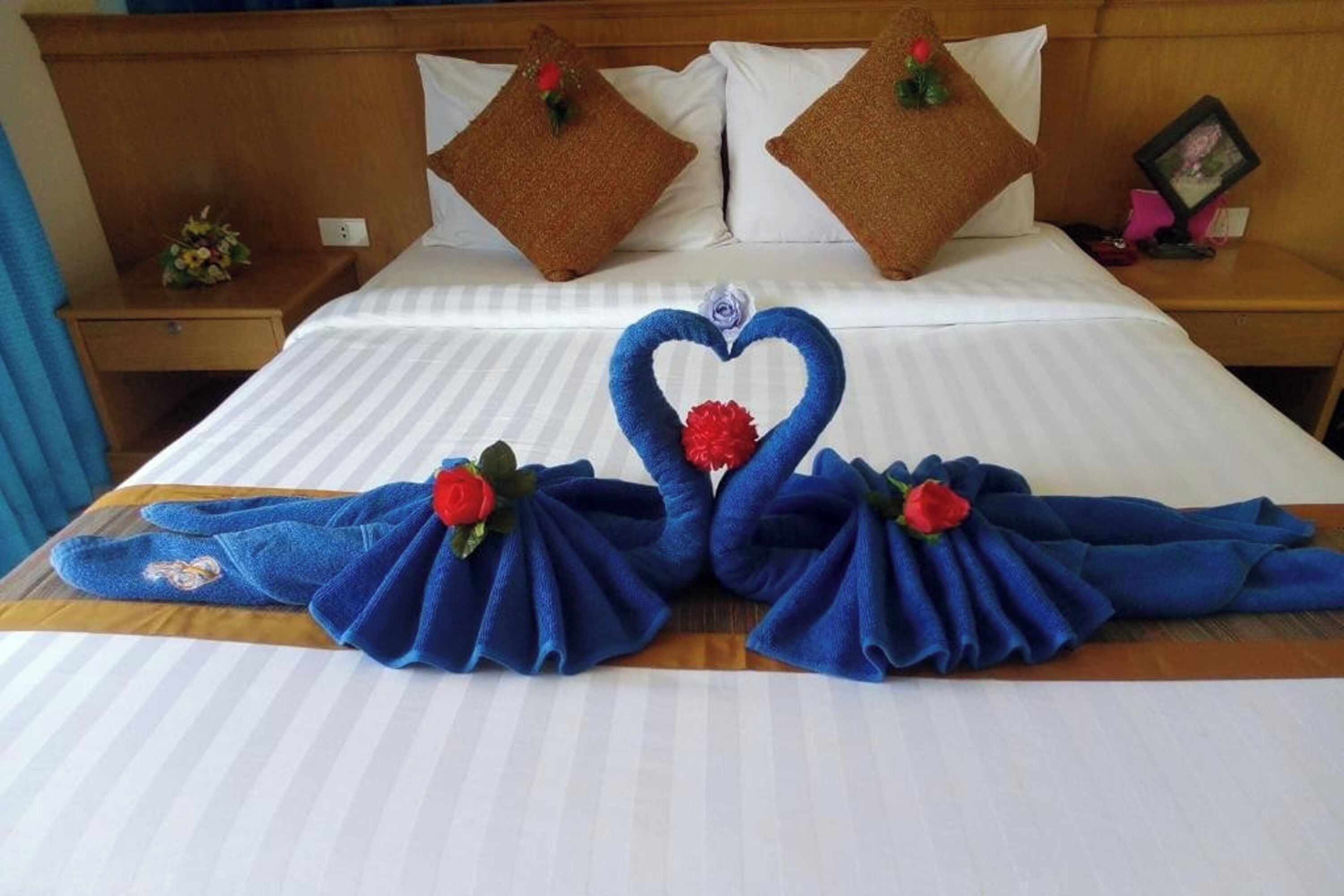 Desk, free WiFi, bed sheets