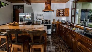 Deluxe House, Mountain View | Private kitchen | Mini-fridge, microwave, coffee/tea maker, cookware/dishes/utensils