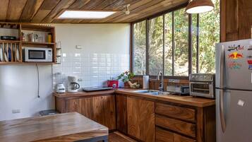 Basic Studio, Mountain View | Private kitchen | Mini-fridge, microwave, coffee/tea maker, cookware/dishes/utensils