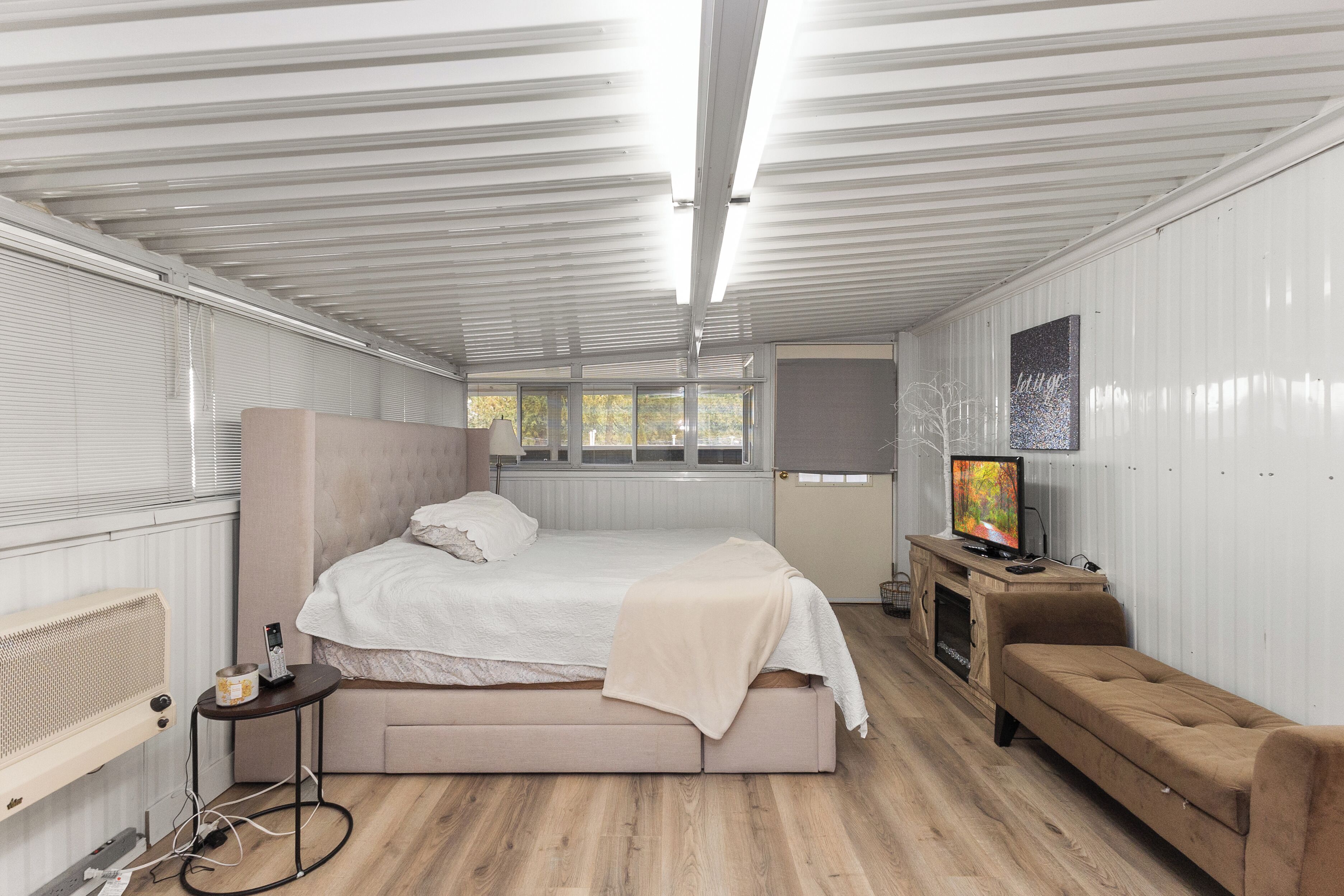 3 bedrooms, internet, bed sheets