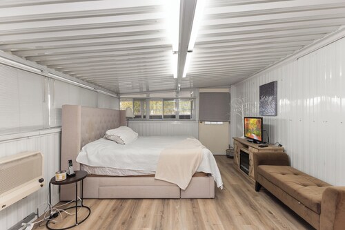 Charming 3-bedroom bungalow in tranquil Langley Township getaway in Resort