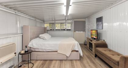 Charming 3-bedroom bungalow in tranquil Langley Township getaway in Resort