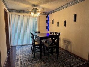 Dining - 3-bedroom house in gorgeous Wichita with cool AC and comfort (Wichita)