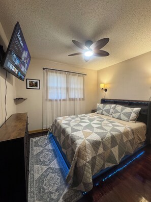 3 bedrooms, desk, iron/ironing board, free WiFi