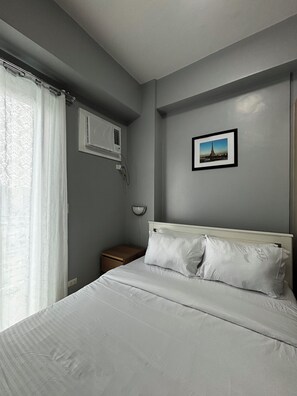 1 bedroom - Room-overlooking Festive Walk Iloilo Stu (Iloilo)