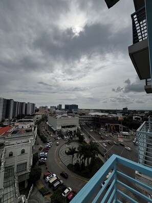Property grounds - Room-overlooking Festive Walk Iloilo Stu (Iloilo)
