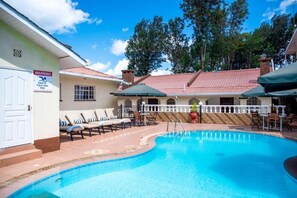 Outdoor pool - THE MAVVEL (Mutunduri)