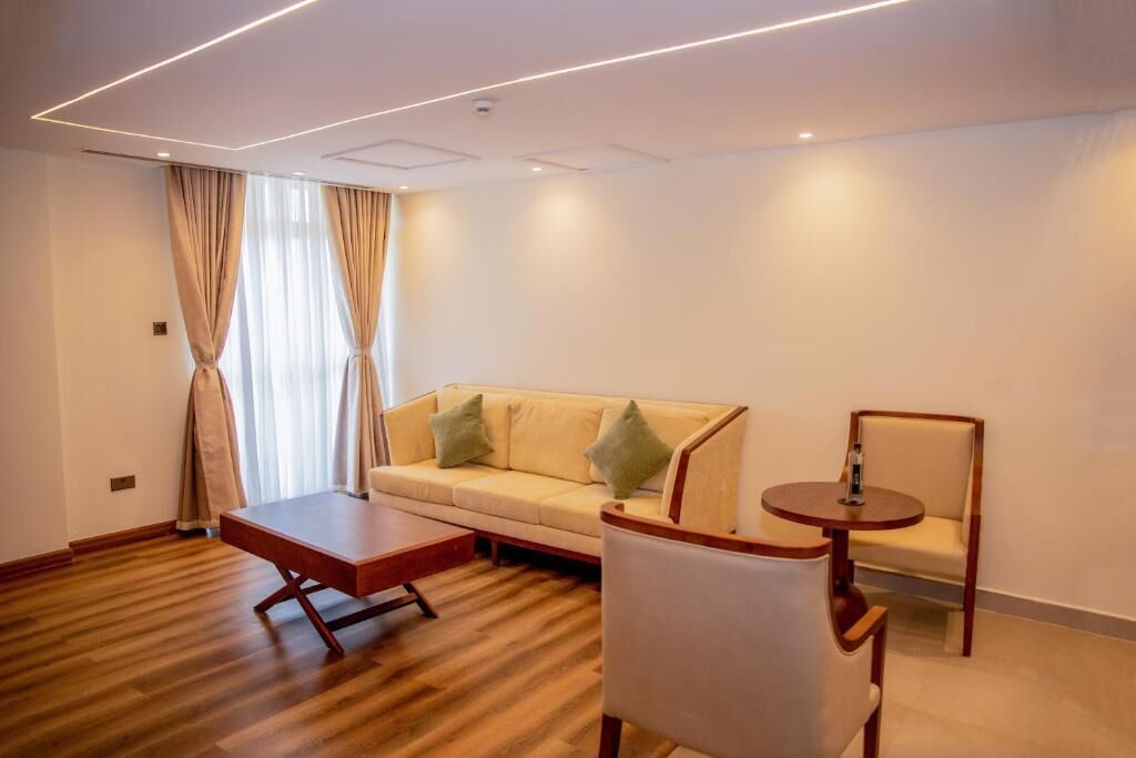 Suite – executive, balkong, fjellutsikt | Oppholdsområde | Printere