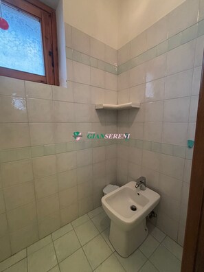 Shower, hair dryer - Studio Apartment for 4 Guests in the Town Center – Ref. La Fonte (San Vincenzo)