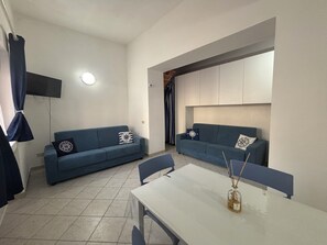 TV - Studio Apartment for 4 Guests in the Town Center – Ref. La Fonte (San Vincenzo)