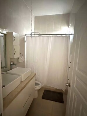 Shower, hair dryer, towels, soap - Villa Abuela Samaná • 4BR w/ Jacuzzi (El Catey)