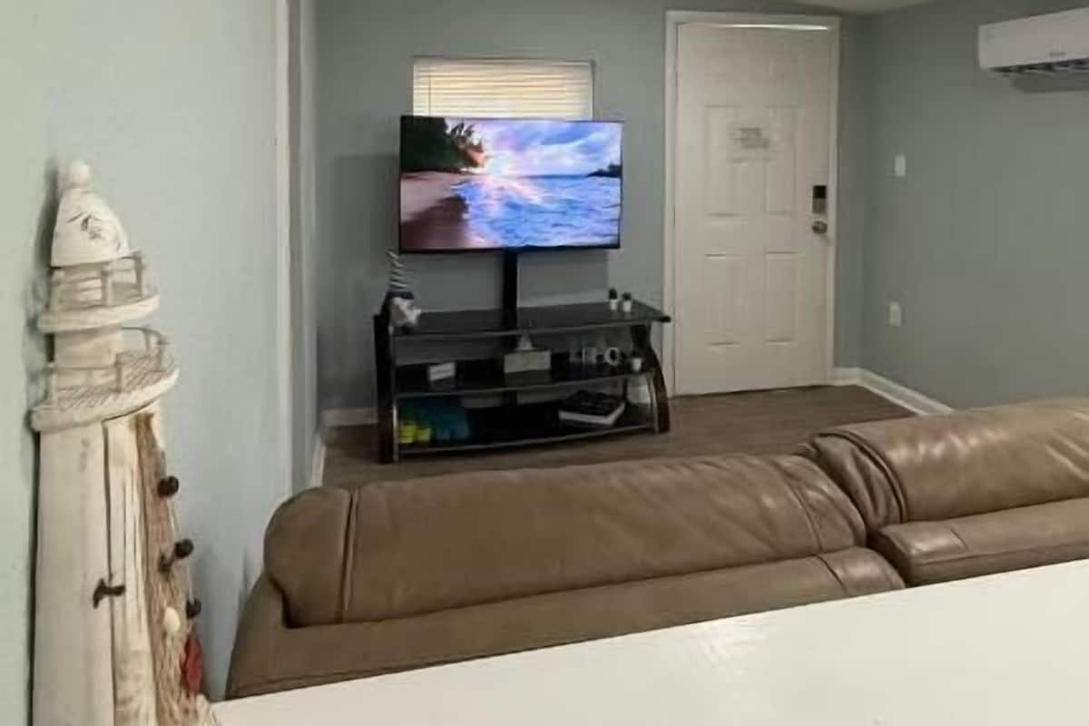 Suite Confort, 1 lit double, patio, vue jardin | Coin séjour