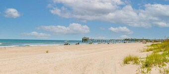 1 Bed Room Pool Steps to Beach