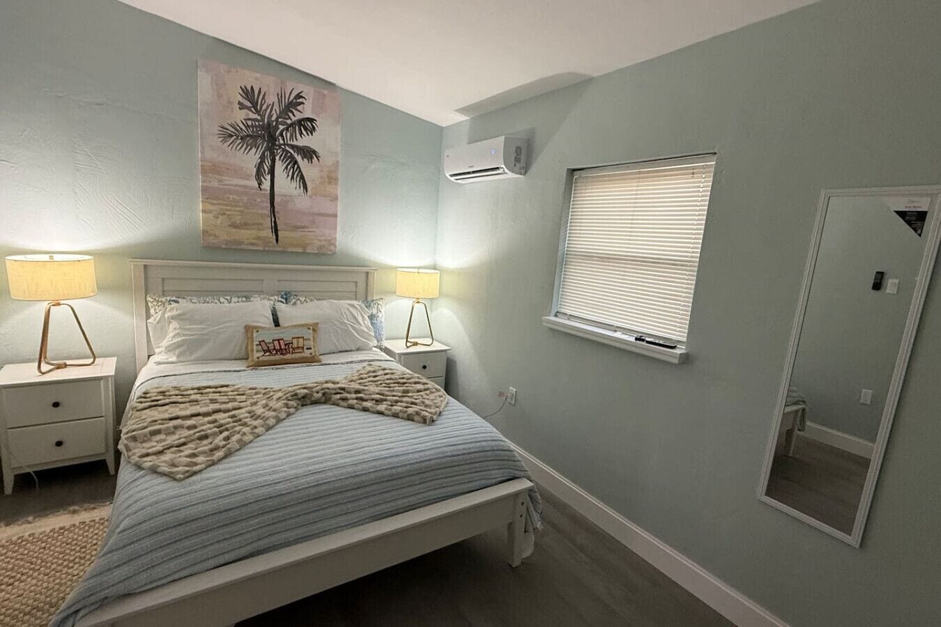 Suite, 1 Katil Kelamin (Double), Patio, Garden View | Ruang kerja komputer riba, seterika/papan seterika, Wi-fi percuma 