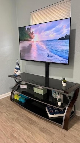 1 Bed Room Pool Steps to Beach