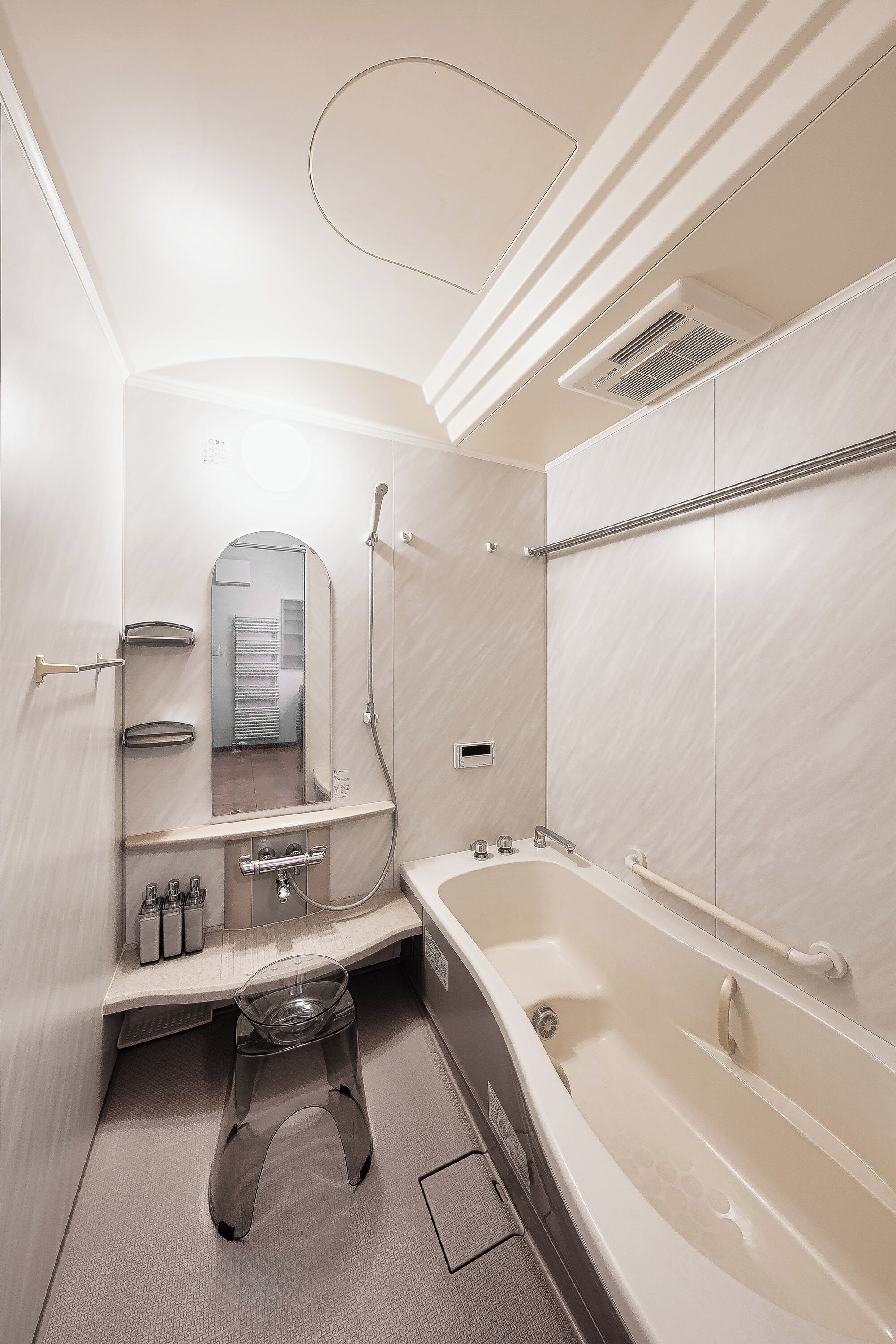 Apartment | Bathroom | Free toiletries, hair dryer, slippers, bidet