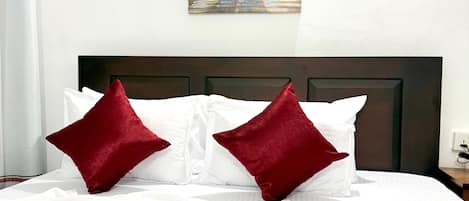 Bureau, espace de travail pour ordinateur portable, Wi-Fi gratuit