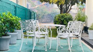 تناول الطعام بالخارج