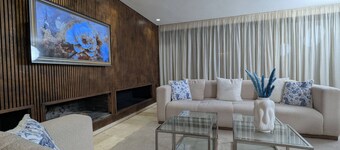 Seafront Luxury Villa with Amazing pool