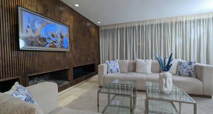 Seafront Luxury Villa with Amazing pool