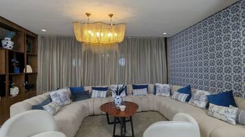 Deluxe Villa | Living area