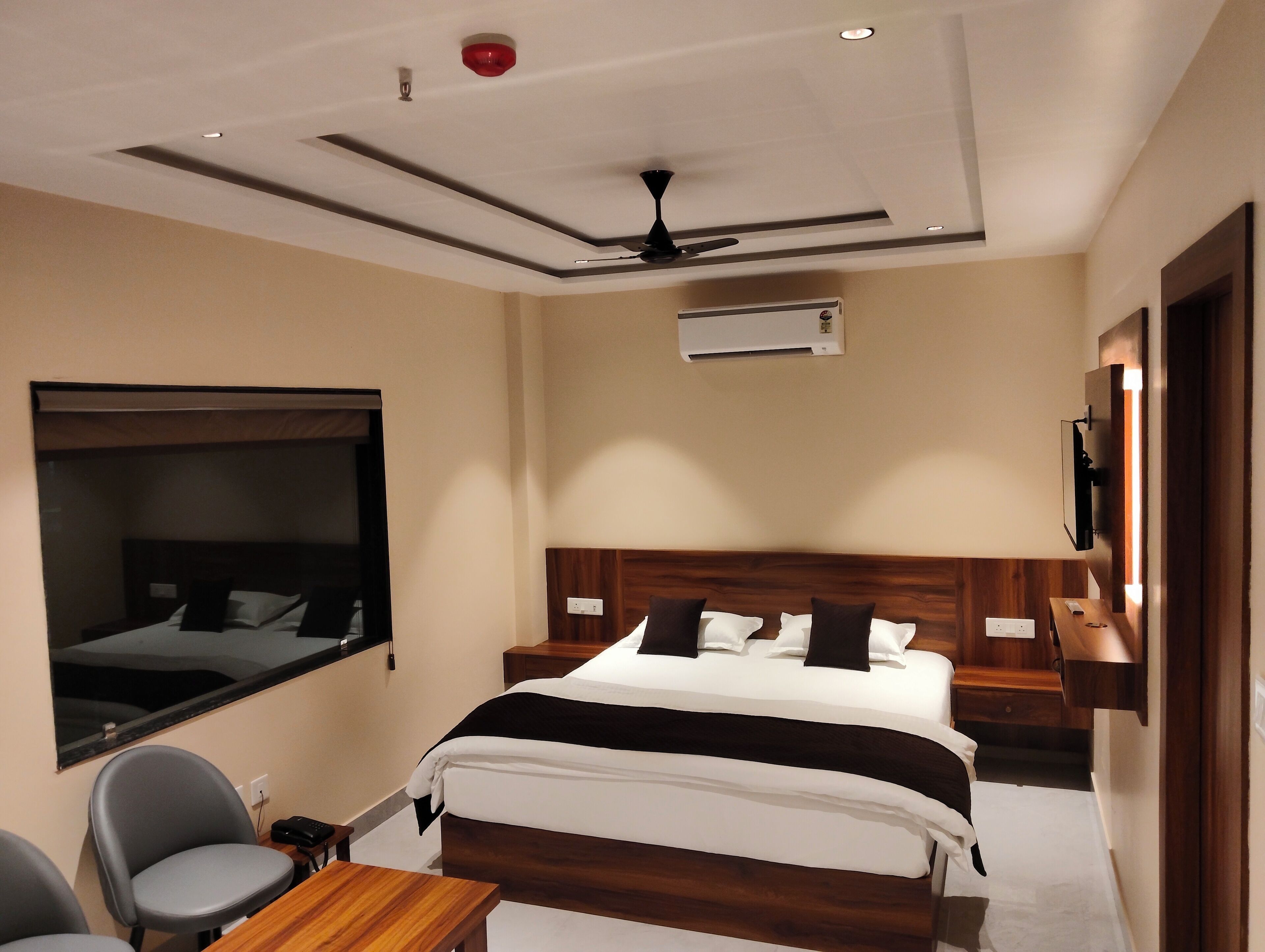 Rom, fjellutsikt | Bad | Dusj, toalettartikler (inkludert), håndklær og såpe