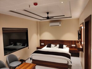 Rom, fjellutsikt | Bad | Dusj, toalettartikler (inkludert), håndklær og såpe