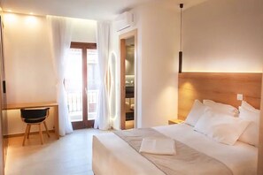 2 bedrooms, in-room safe, desk, iron/ironing board