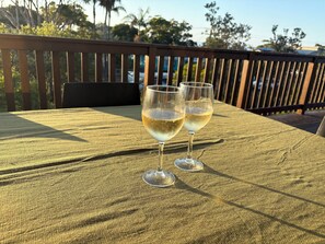 Outdoor dining - Blue Wren Currarong Family Bush & Coastal Retreat. 15 mins from Abrahams Bosom (Currarong)
