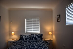 3 bedrooms, iron/ironing board, free WiFi, bed sheets - Blue Wren Currarong Family Bush & Coastal Retreat. 15 mins from Abrahams Bosom (Currarong)