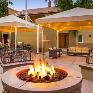 Terrace/patio - Coachella music festival ready villa in wonderful Palm Desert (Palm Desert)