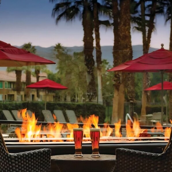 Property grounds - Coachella music festival ready villa in wonderful Palm Desert (Palm Desert)