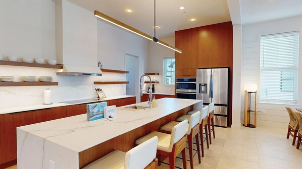 Fridge, microwave, oven, stovetop - 7BR House | Evermore Orlando | Ideal for Groups Near Disney (Florida)