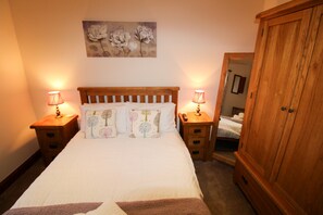 Iron/ironing board, free WiFi, bed sheets - Centurion, Irthington ideal for visiting Hadrian's Wall & Carlisle (Irthington)