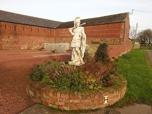 Property grounds - Milecastle, Irthington , ideal for couples or families exploring Hadrians Wall (Irthington)