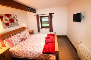Iron/ironing board, free WiFi, bed sheets - Milecastle, Irthington , ideal for couples or families exploring Hadrians Wall (Irthington)