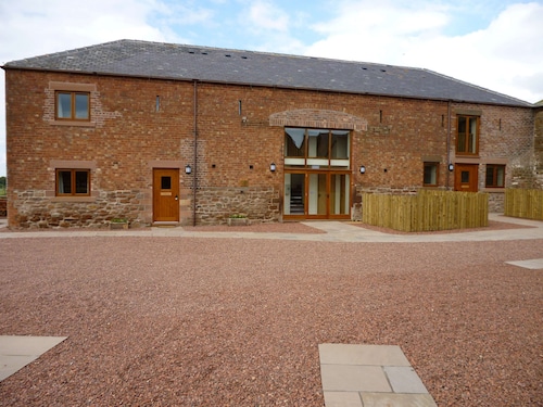 Fortress, Irthington all ground floor, dog friendly, close to Hadrians Wall