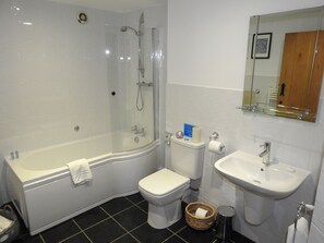 Towels - Fortress, Irthington all ground floor, dog friendly, close to Hadrians Wall (Irthington)