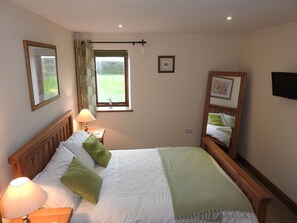 Iron/ironing board, free WiFi, bed sheets - Fortress, Irthington all ground floor, dog friendly, close to Hadrians Wall (Irthington)
