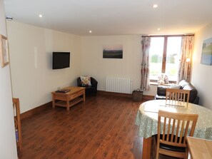 TV - Fortress, Irthington all ground floor, dog friendly, close to Hadrians Wall (Irthington)