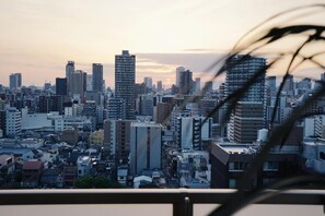 Quarto clássico, para não fumantes, vista para a cidade | Área da propriedade