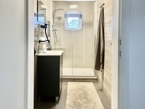 Shower - Mountain View Apartment: Private IR-Cabin & BBQ (Schwoich)
