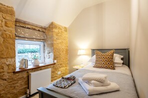 Iron/ironing board, WiFi, bed sheets - Beautiful 2 Bedroom Cottage in the Cotswolds (Blockley)