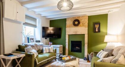 Beautiful 2 Bedroom Cottage in the Cotswolds