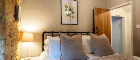 مكواة/لوح كي وواي فاي وملاءات أسرّة