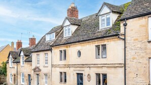 A row of traditional stone buildings with multiple windows and doors, typical of a historic village setting. - Fleur de Lys - Beautiful Home in the Heart of Winchcombe (Winchcombe)