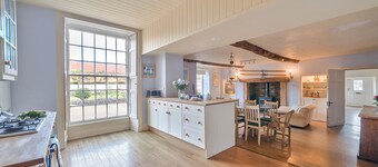 Old Ford House - sleeps 10 guests  in 5 bedrooms